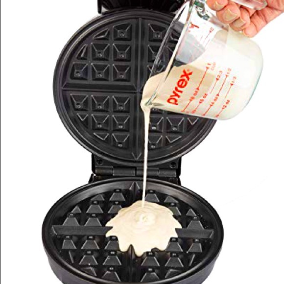 Classic Belgian Waffle Maker - Picture 2 of 5